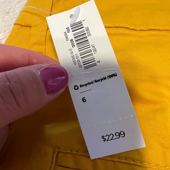 Yellow old navy shorts - Picture 3 of 3
